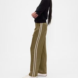 Gap Factory Relaxed Satin Straight-Leg Crop Pants